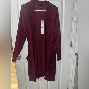 NWT Madison Michelle
HUDSON -LS MISSY 2 POCKET
LONG CARDIGAN
Size XL